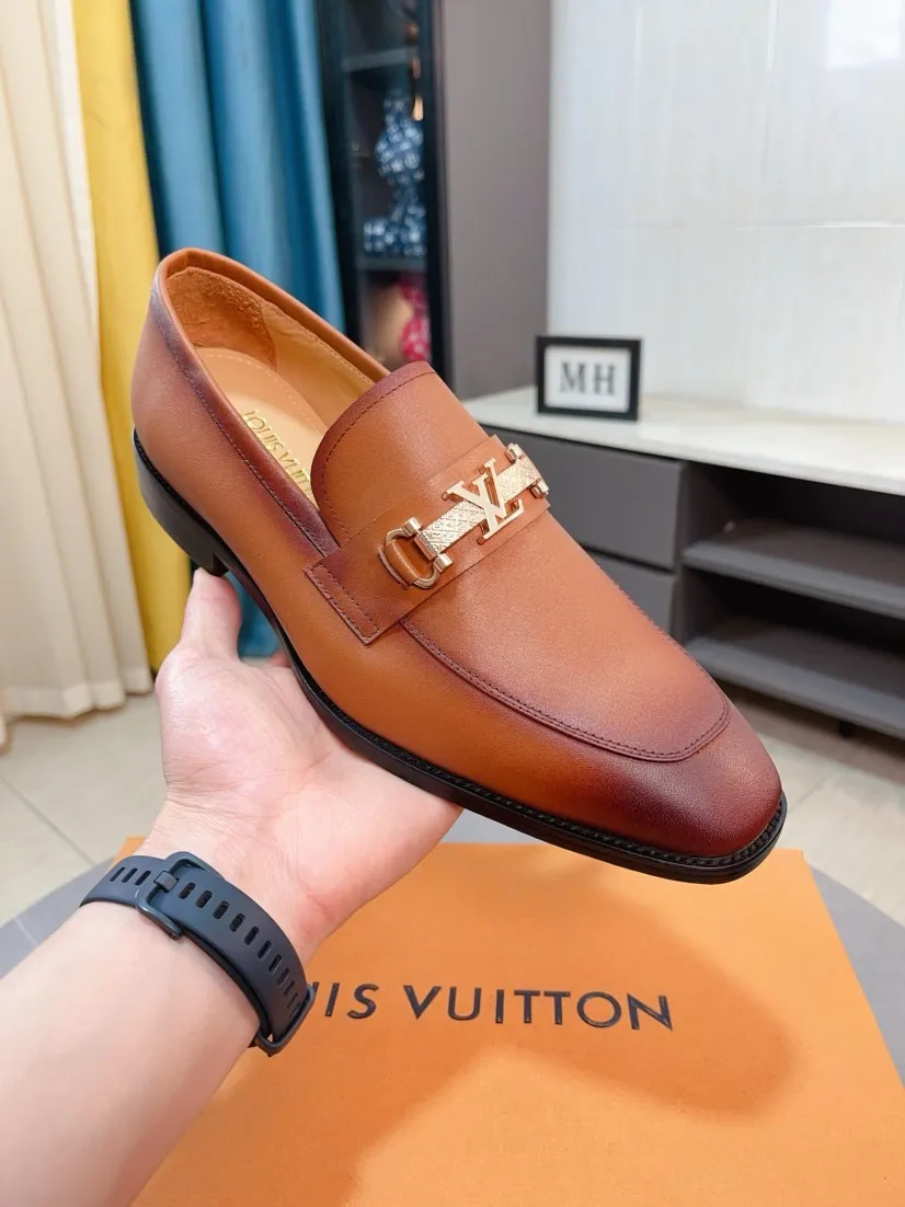 Men's men's shoes 💰500🌸🌸 [Louis Vuitton (LV)] High-end business formal leather shoes 🍀 luxurious and elegant style, both practicality and style, professional focus on details and quality, counter original 1⃣️: 1⃣️ ultra-accurate reproduction 👍🏻! Material: The upper is made of imported original calfskin➕imported Italian cowhide leather. Original anti-slip and wear-resistant outsole! Code number: 38--44 (45 customized)